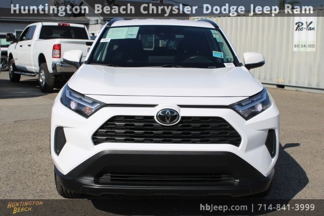 2024 Toyota RAV4 XLE photo 2