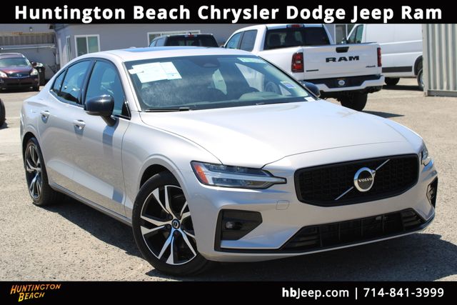 2024 Volvo S60 B5 Core Dark Theme's photo