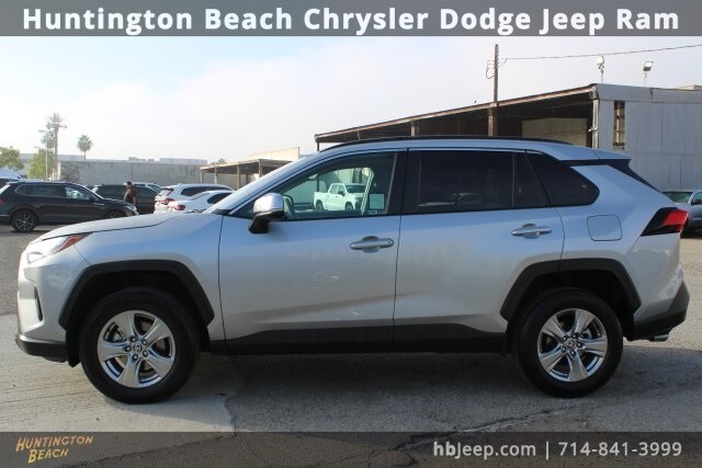 2024 Toyota RAV4 XLE photo 3