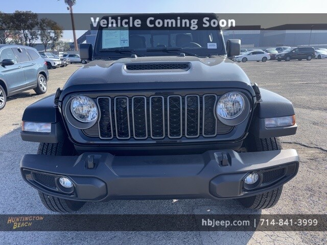 2025 Jeep Gladiator Sport S photo 2