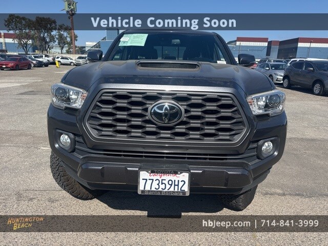 2021 Toyota Tacoma TRD Sport photo 2
