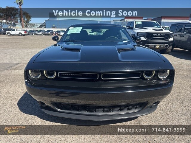2018 Dodge Challenger SXT photo 2