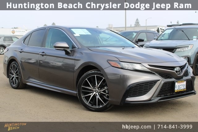 2024 Toyota Camry SE's photo