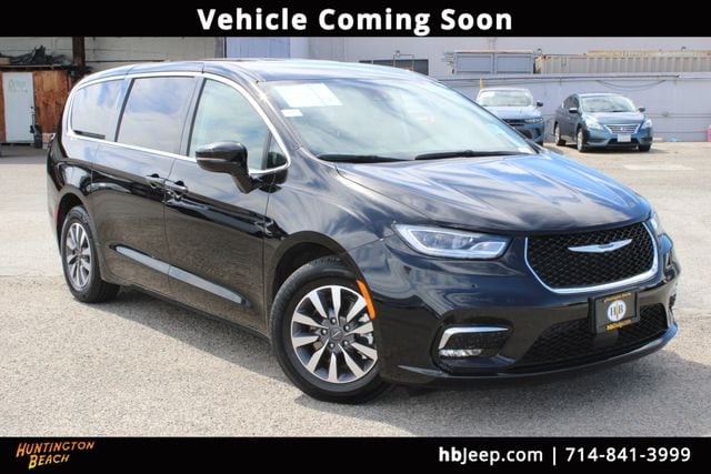 2024 Chrysler Pacifica PHEV Select