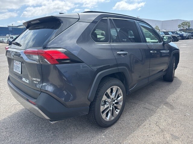 2023 Toyota RAV4 Limited photo 3