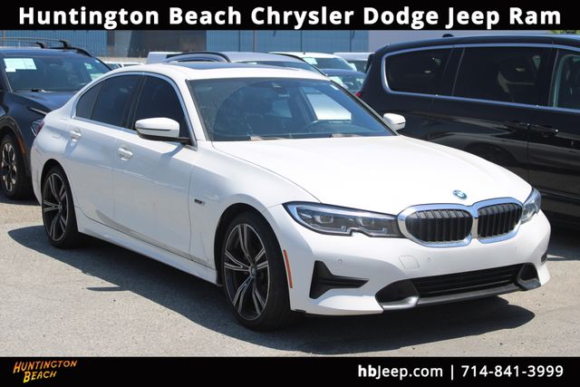 2022 BMW 3 Series 330e Sedan's photo