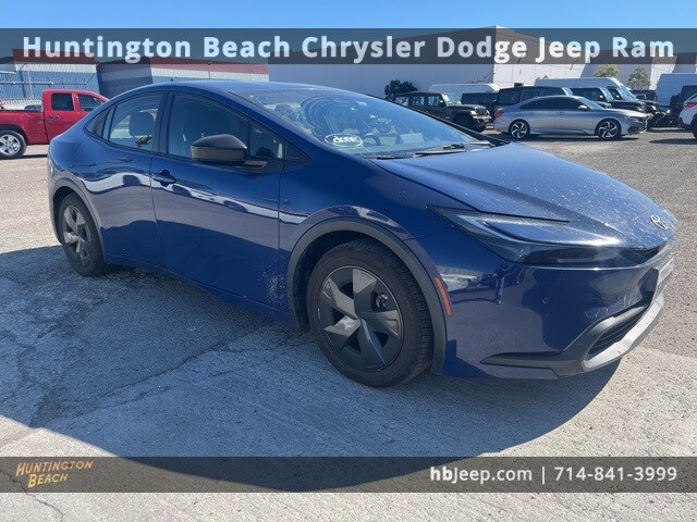 2023 Toyota Prius LE photo 2