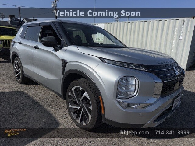 2022 Mitsubishi Outlander SE photo 3