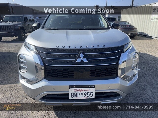 2022 Mitsubishi Outlander SE photo 2