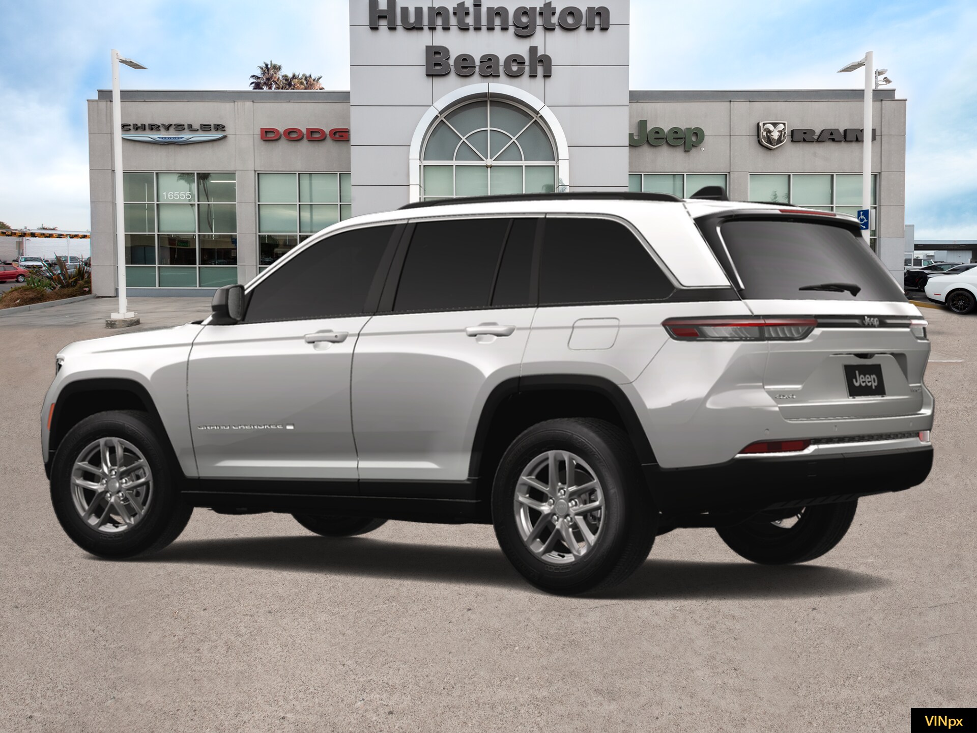 2025 Jeep Grand Cherokee Laredo photo 4