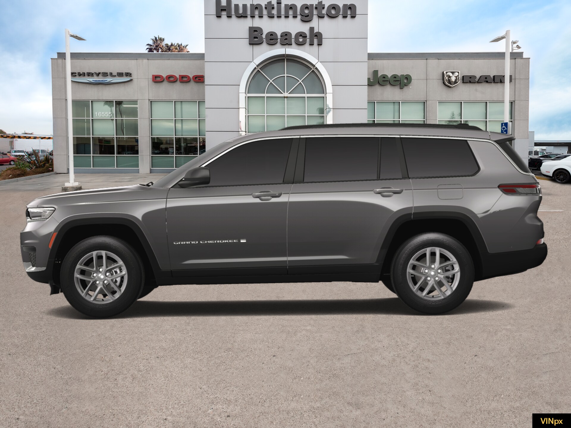 2025 Jeep Grand Cherokee Laredo photo 3
