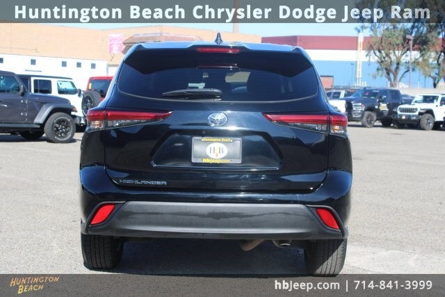 2023 Toyota Highlander L photo 3