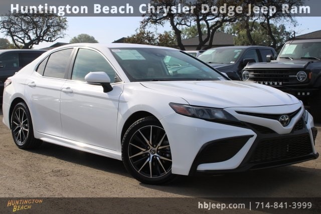 2023 Toyota Camry SE's photo