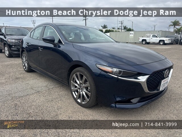 2022 Mazda Mazda3 Premium photo 3