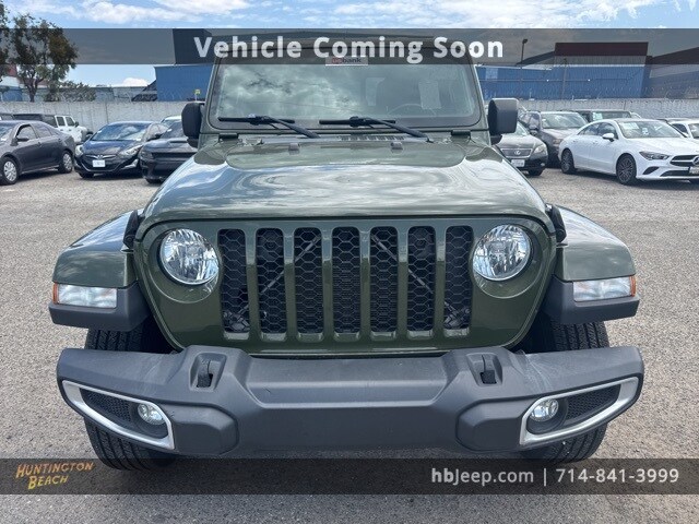 2021 Jeep Gladiator Sport photo 2