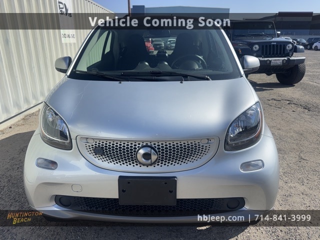 Used 2018 smart fortwo passion with VIN WMEFJ9BA8JK303021 for sale in Huntington Beach, CA