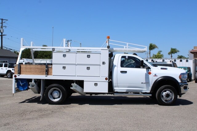 2022 Ram 5500 Tradesman photo 2