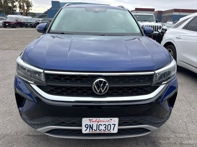 Used 2022 Volkswagen Taos SE with VIN 3VVSX7B23NM001841 for sale in Huntington Beach, CA
