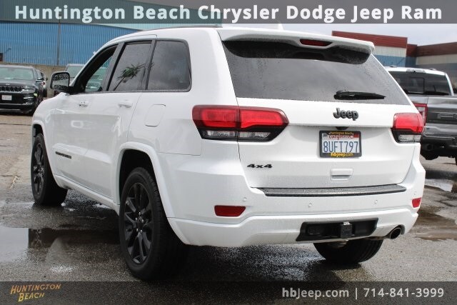 2021 Jeep Grand Cherokee Laredo X photo 2