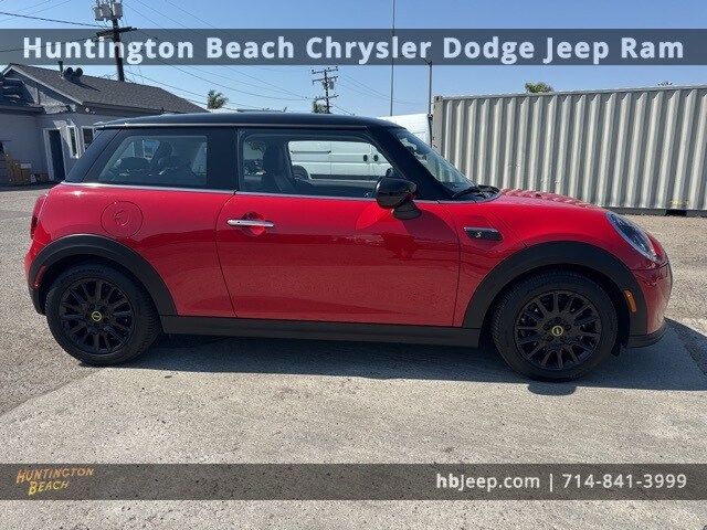 2022 Mini Cooper SE Signature photo 3