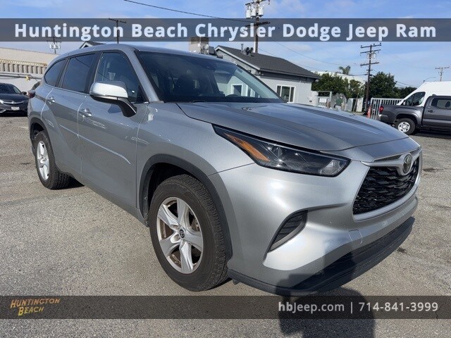 2023 Toyota Highlander L photo 3