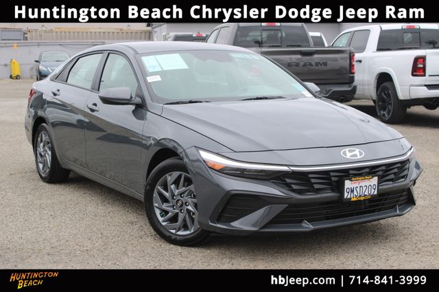 2024 Hyundai Elantra 1.6 HEV Blue's photo