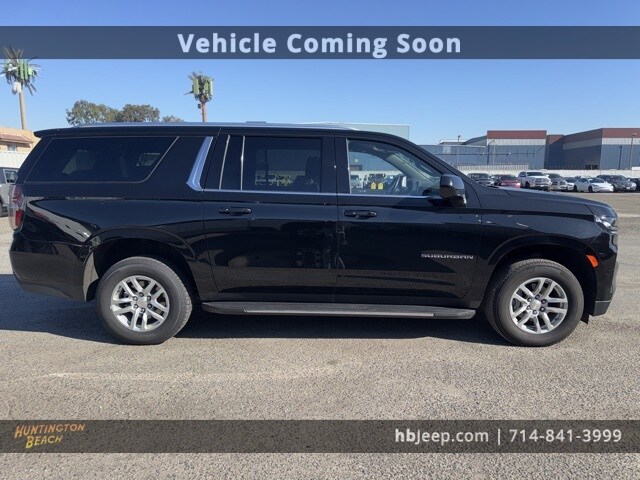 2024 Chevrolet Suburban LT photo 4