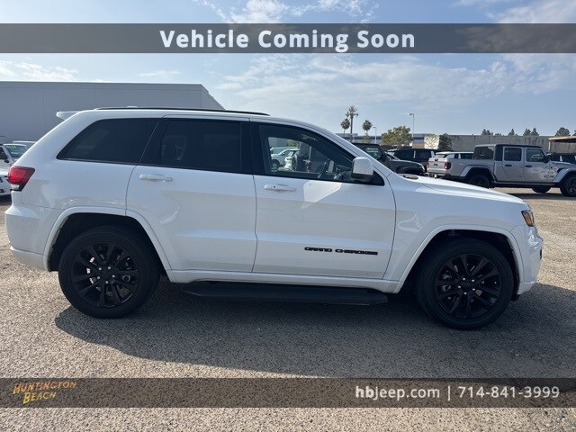 2021 Jeep Grand Cherokee Laredo X photo 3