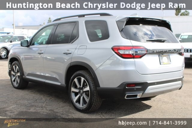 2023 Honda Pilot Touring photo 2