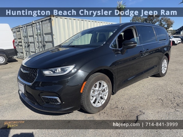 2023 Chrysler Pacifica Touring L's photo