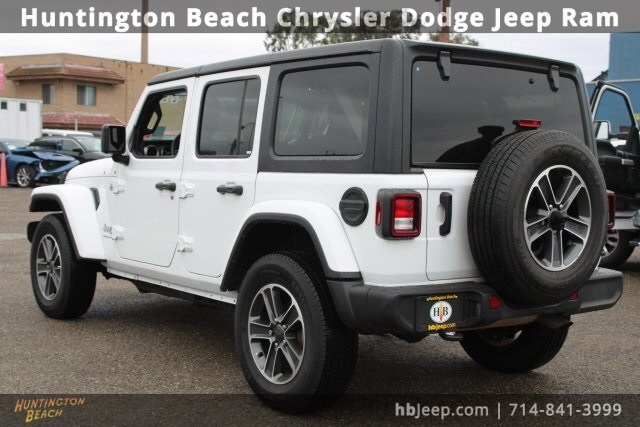 2023 Jeep Wrangler Sahara photo 3