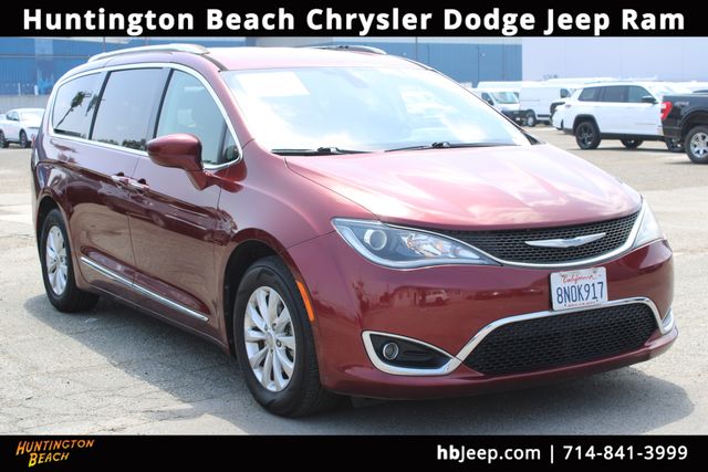 2018 Chrysler Pacifica Touring L's photo