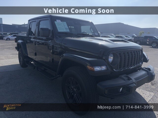2025 Jeep Gladiator Sport S photo 3