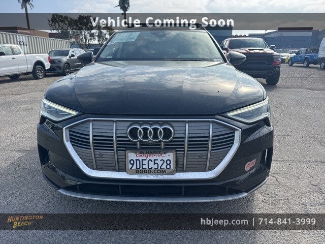 2019 Audi e-tron Premium Plus photo 2