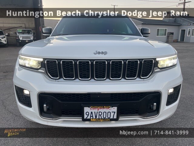 2022 Jeep Grand Cherokee Overland photo 2