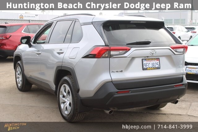 2021 Toyota RAV4 LE photo 3