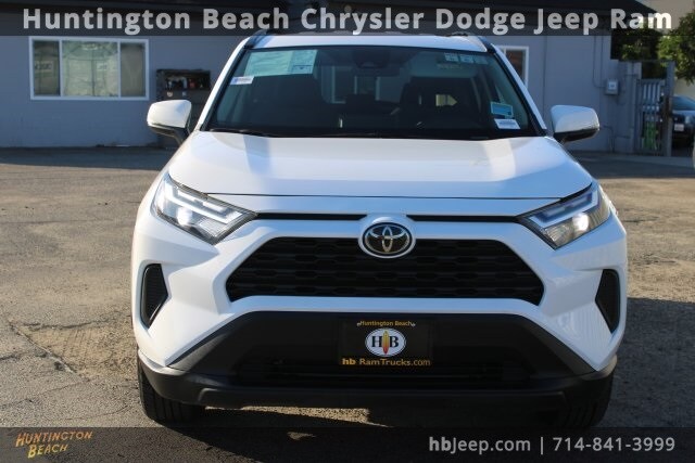 2024 Toyota RAV4 XLE photo 2