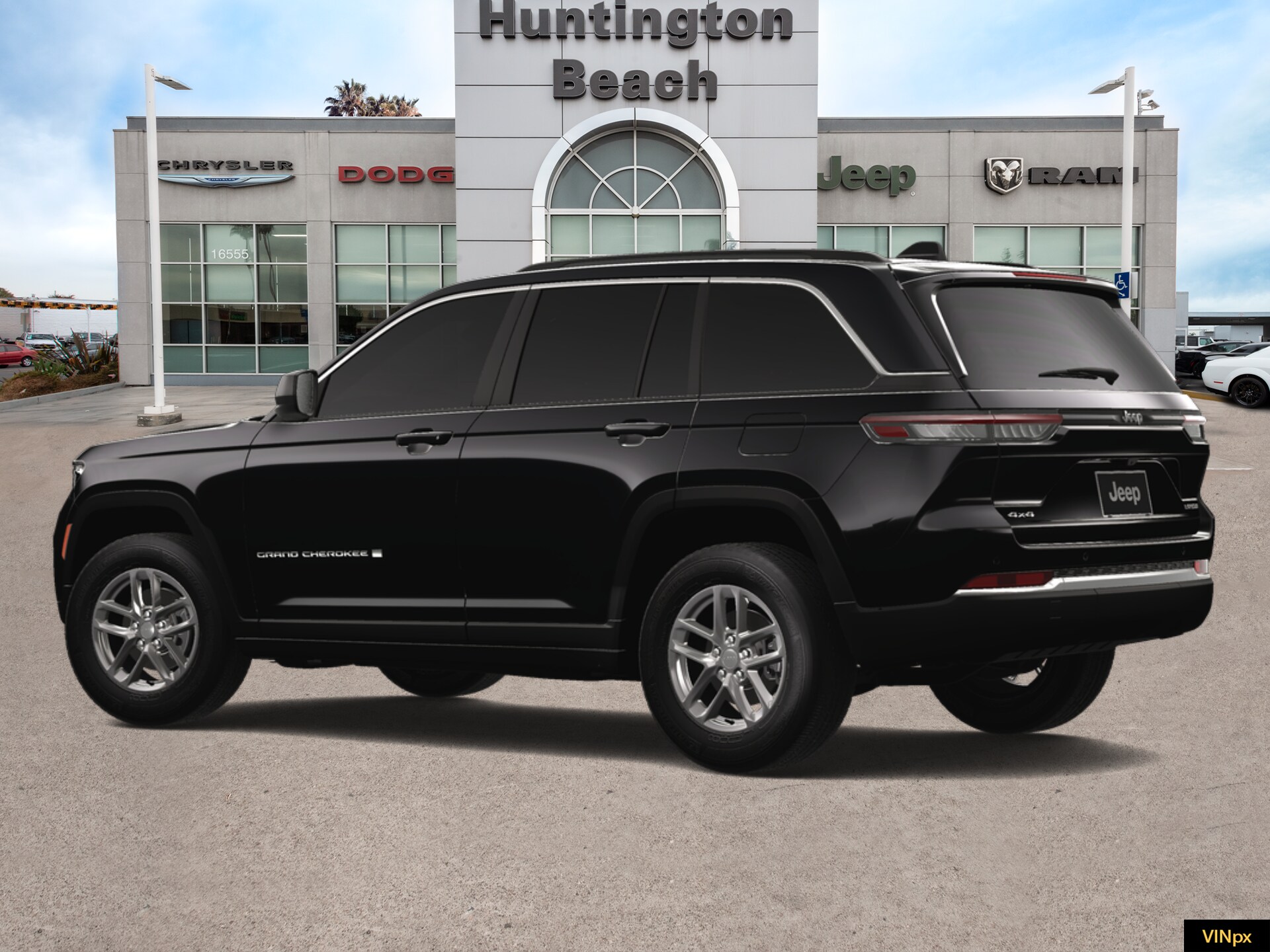 2025 Jeep Grand Cherokee Laredo photo 2
