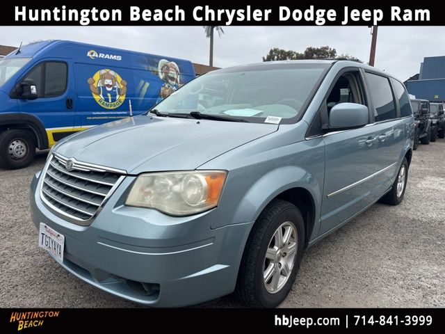 2009 Chrysler Town & Country Touring's photo
