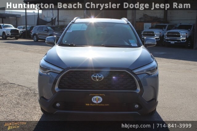 2023 Toyota Corolla Cross XLE photo 2