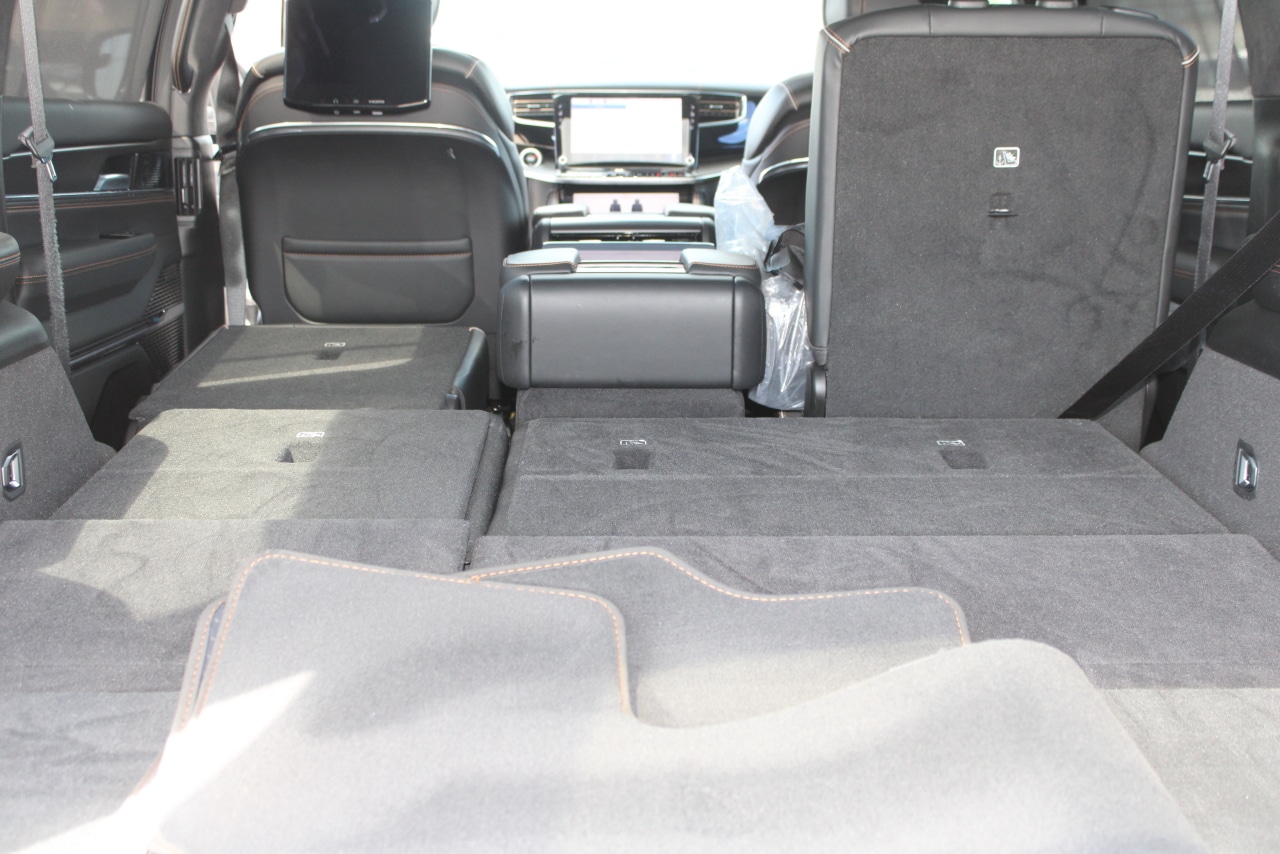 2025 Jeep Grand Wagoneer Series III - Photo 57