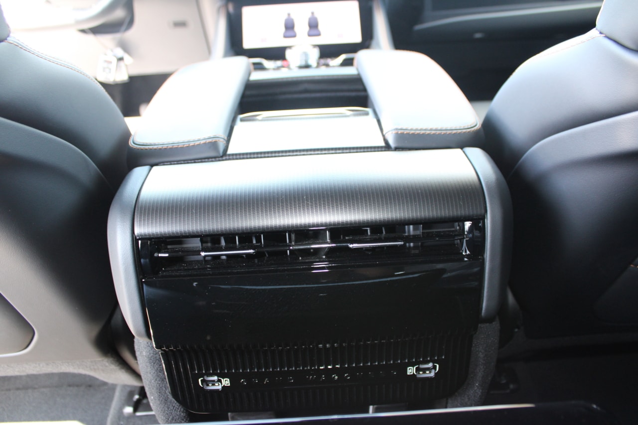 2025 Jeep Grand Wagoneer Series III - Photo 19