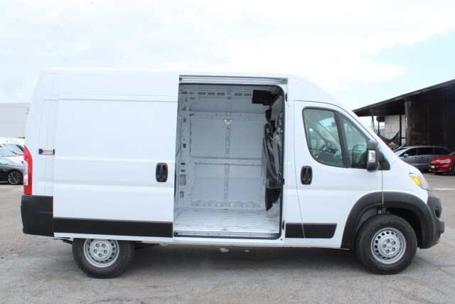 2025 Ram ProMaster 1500 High Roof photo 3