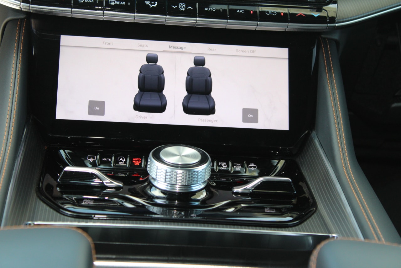 2025 Jeep Grand Wagoneer Series III - Photo 16