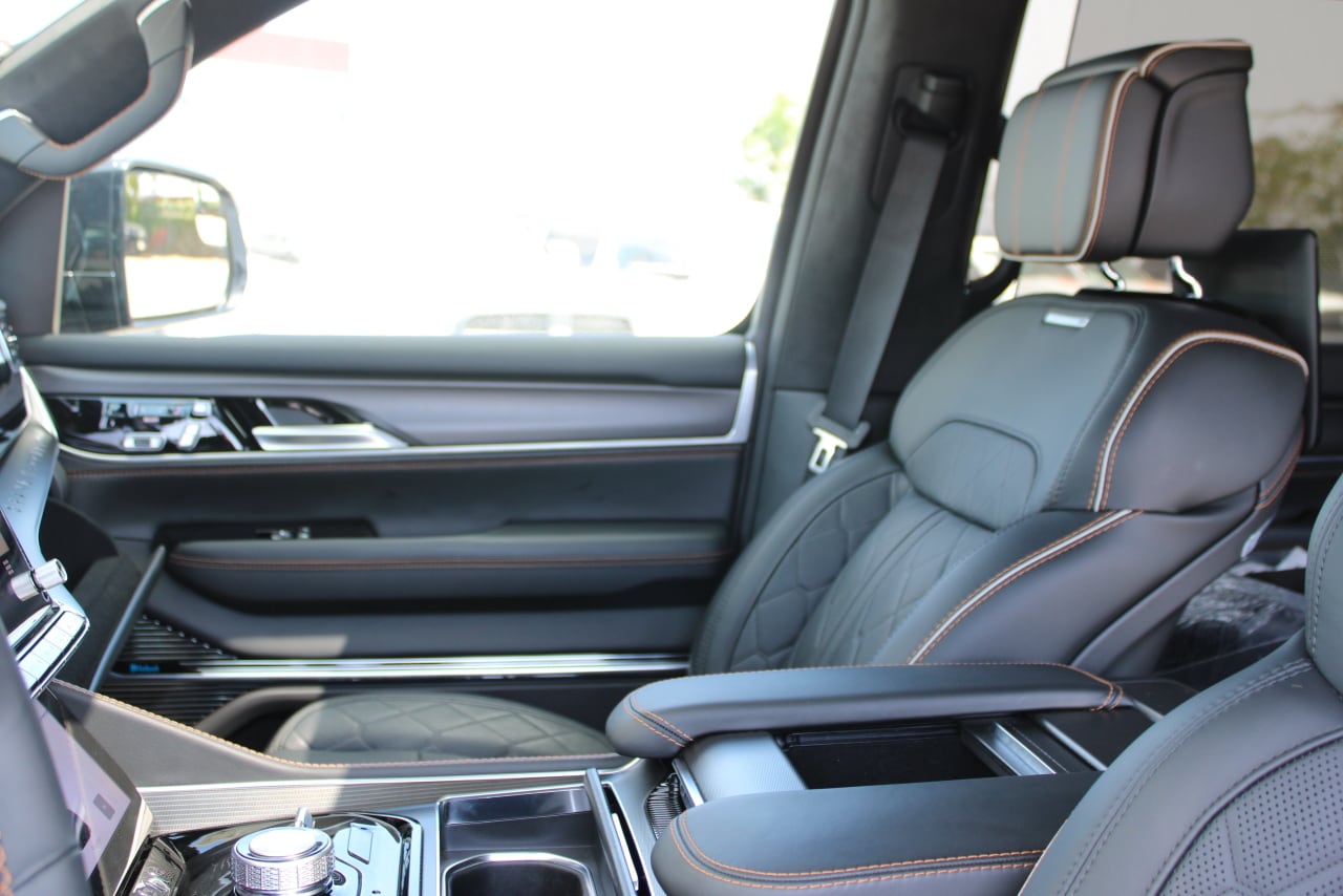 2025 Jeep Grand Wagoneer Series III - Photo 32