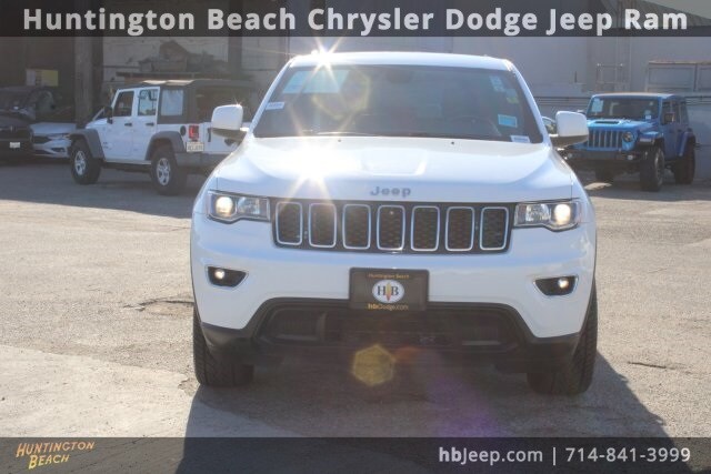 2020 Jeep Grand Cherokee Laredo photo 2