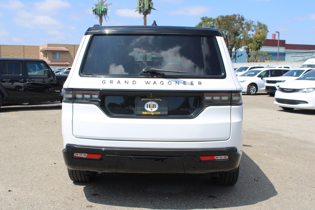 2025 Jeep Grand Wagoneer III photo 4