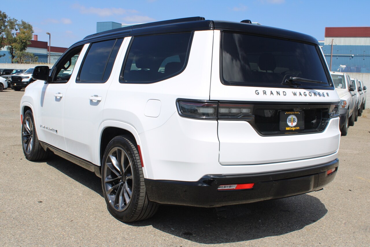 2025 Jeep Grand Wagoneer III photo 3