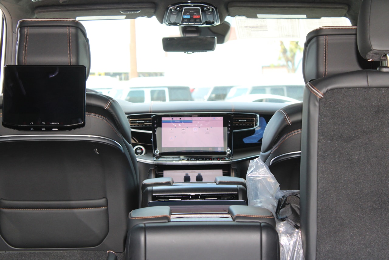 2025 Jeep Grand Wagoneer Series III - Photo 56