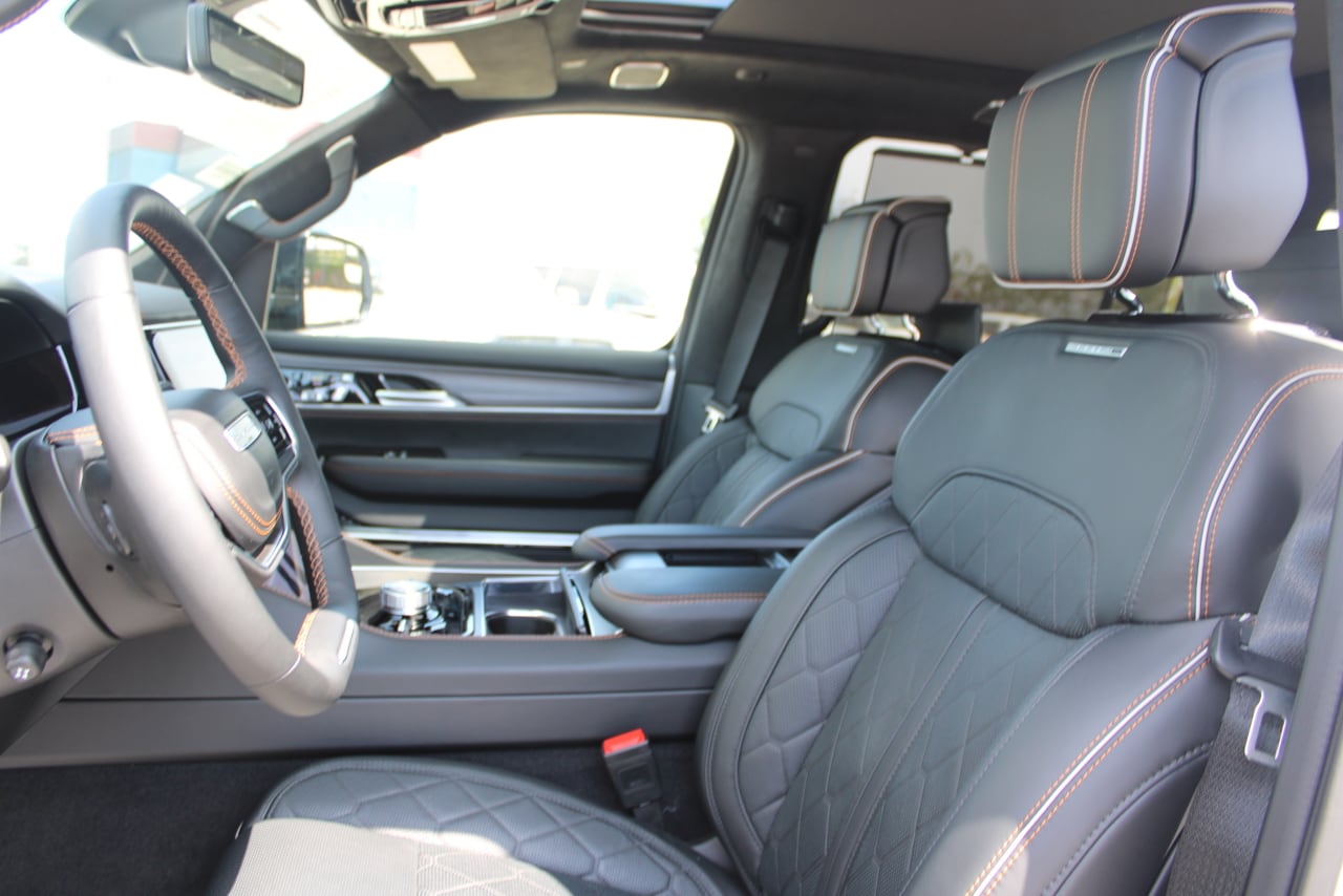 2025 Jeep Grand Wagoneer Series III - Photo 33